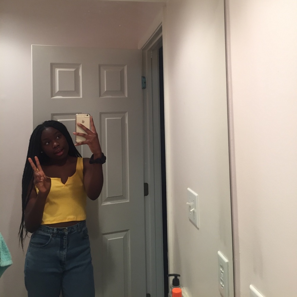 Meet your Posher, Delphine